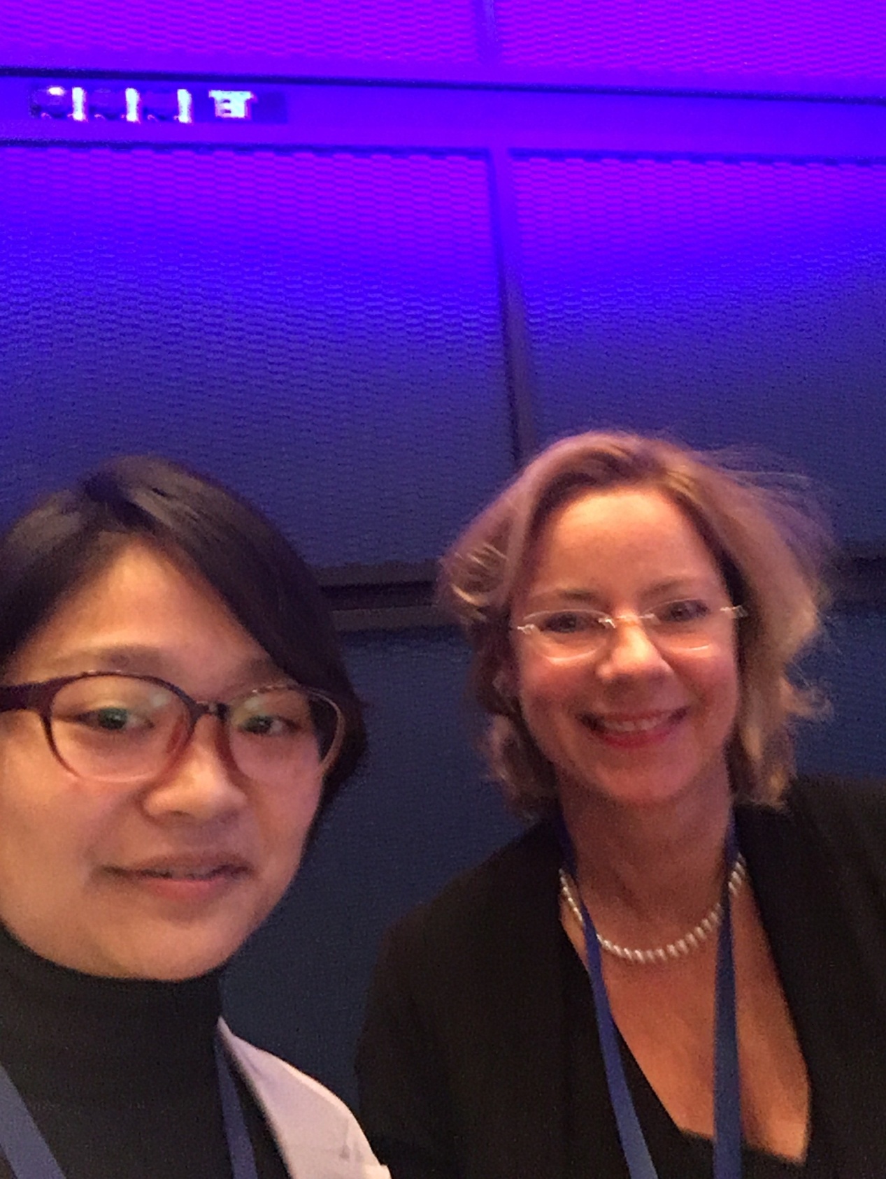 Kathrin Merkle 文化遺産責任者 (右)と