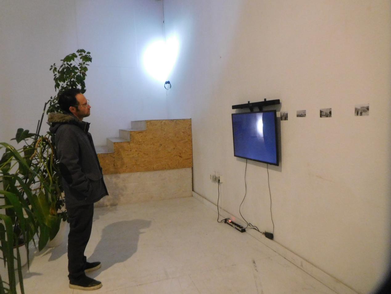 HFG大学Omer Fast教授が展示会場にきてくれました!
