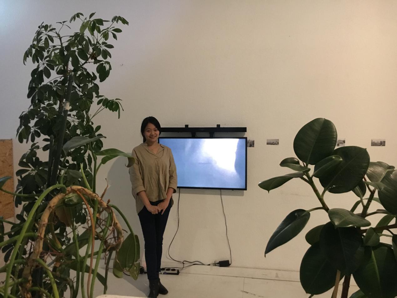 展示空間にて 江上越