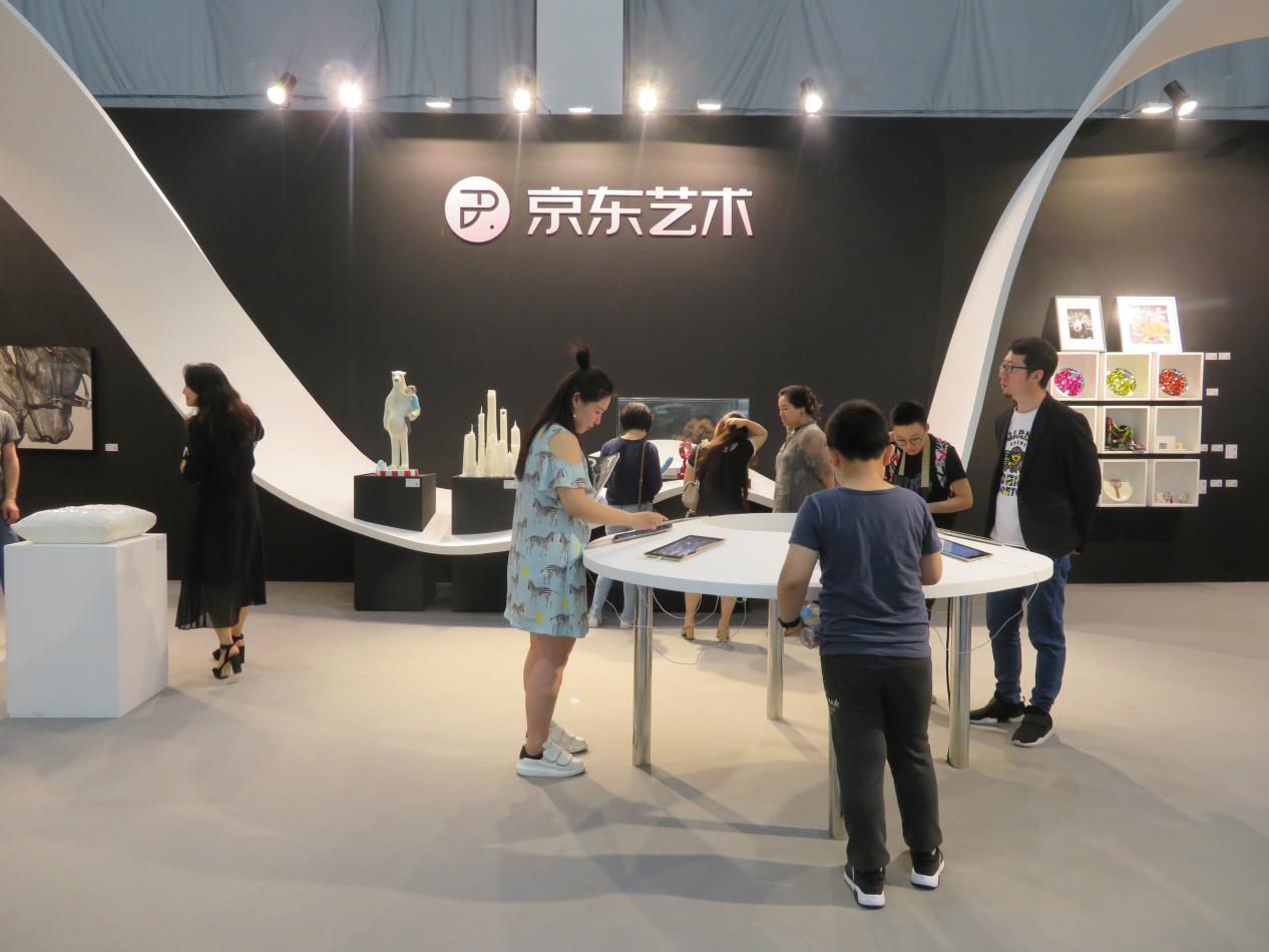 京東アートのブース 実際に京東で販売している作品を見ることができる。